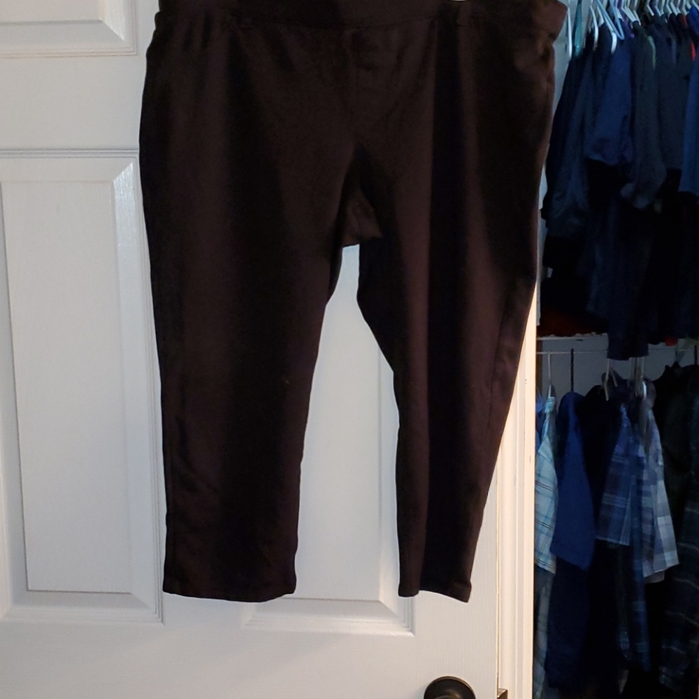 Women's black Capri leggings